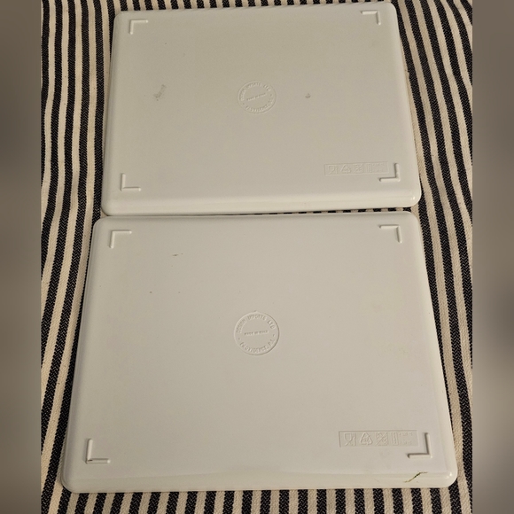 2x Design Imports (Italy) Game Night Melamine Trays - Picture 4 of 6